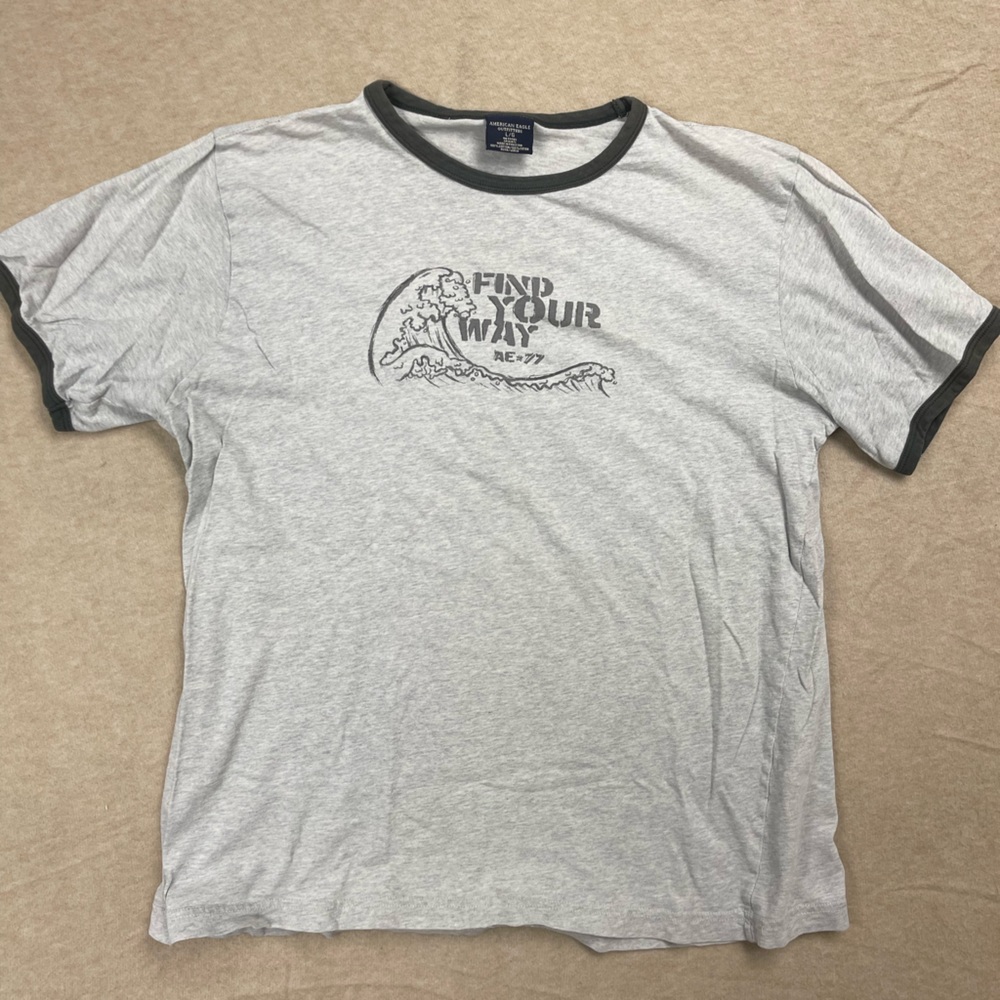 American Eagle Graphic Tee Size:Large